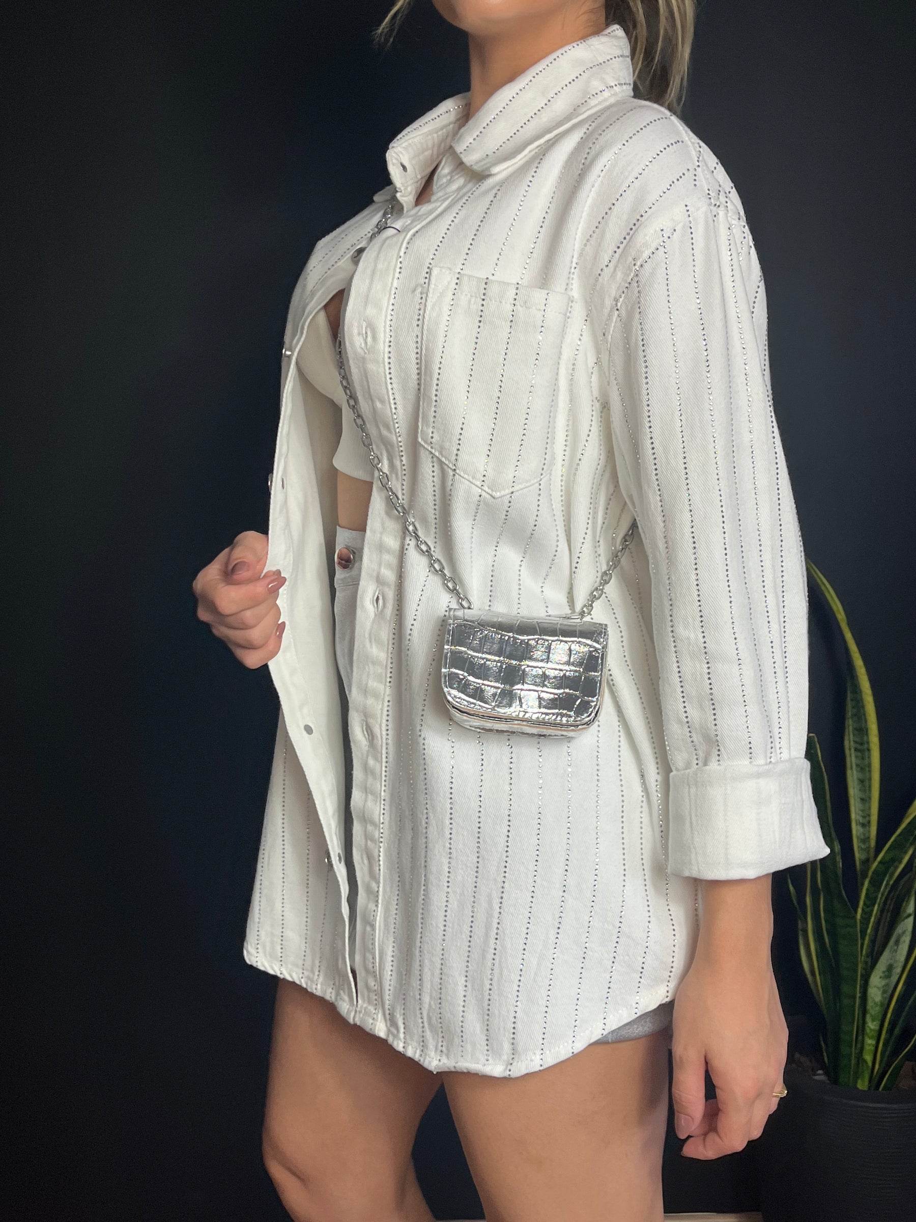 Jaqueta Jeans Oversized com Brilho Strass – Look Ana Castela