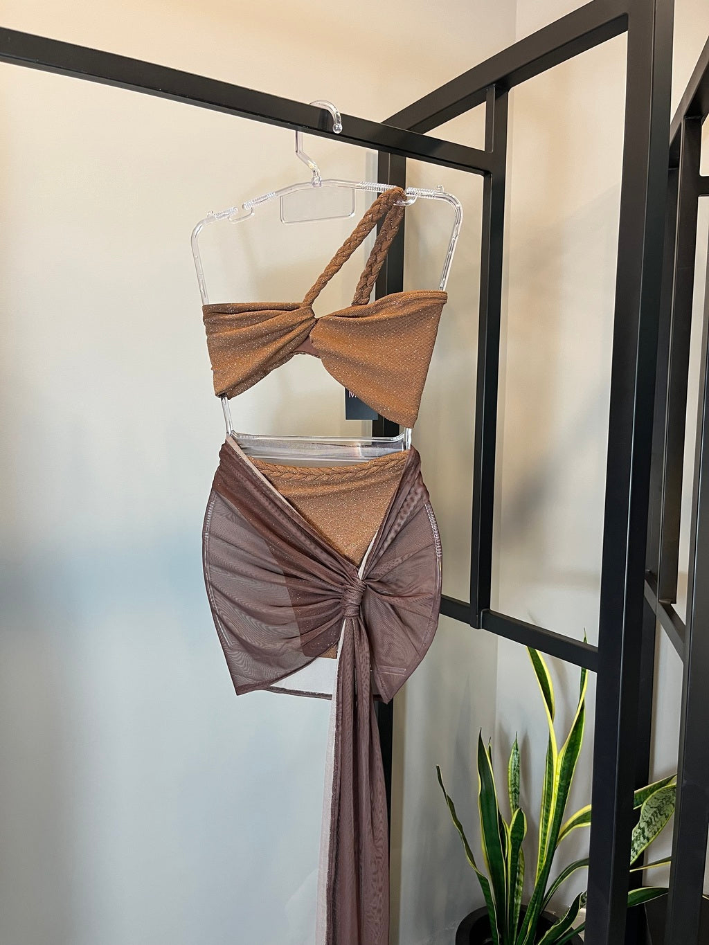 Biquini Hot Pant + canga Resort marrom