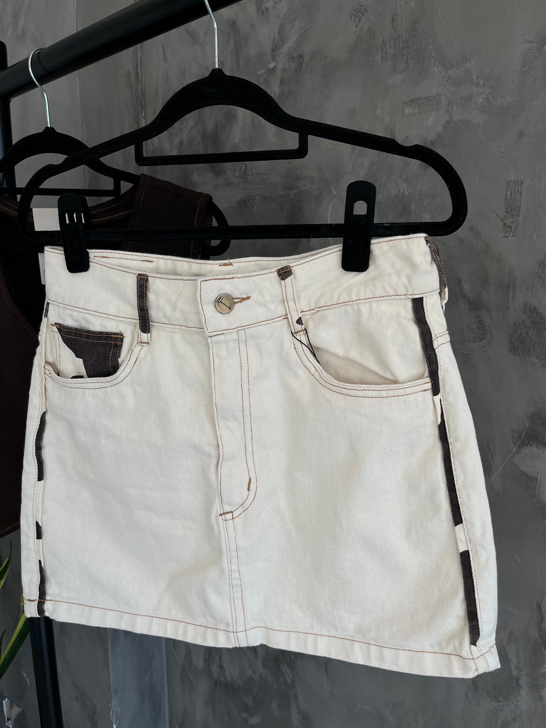 Saia Curta Sarja Off White Cow