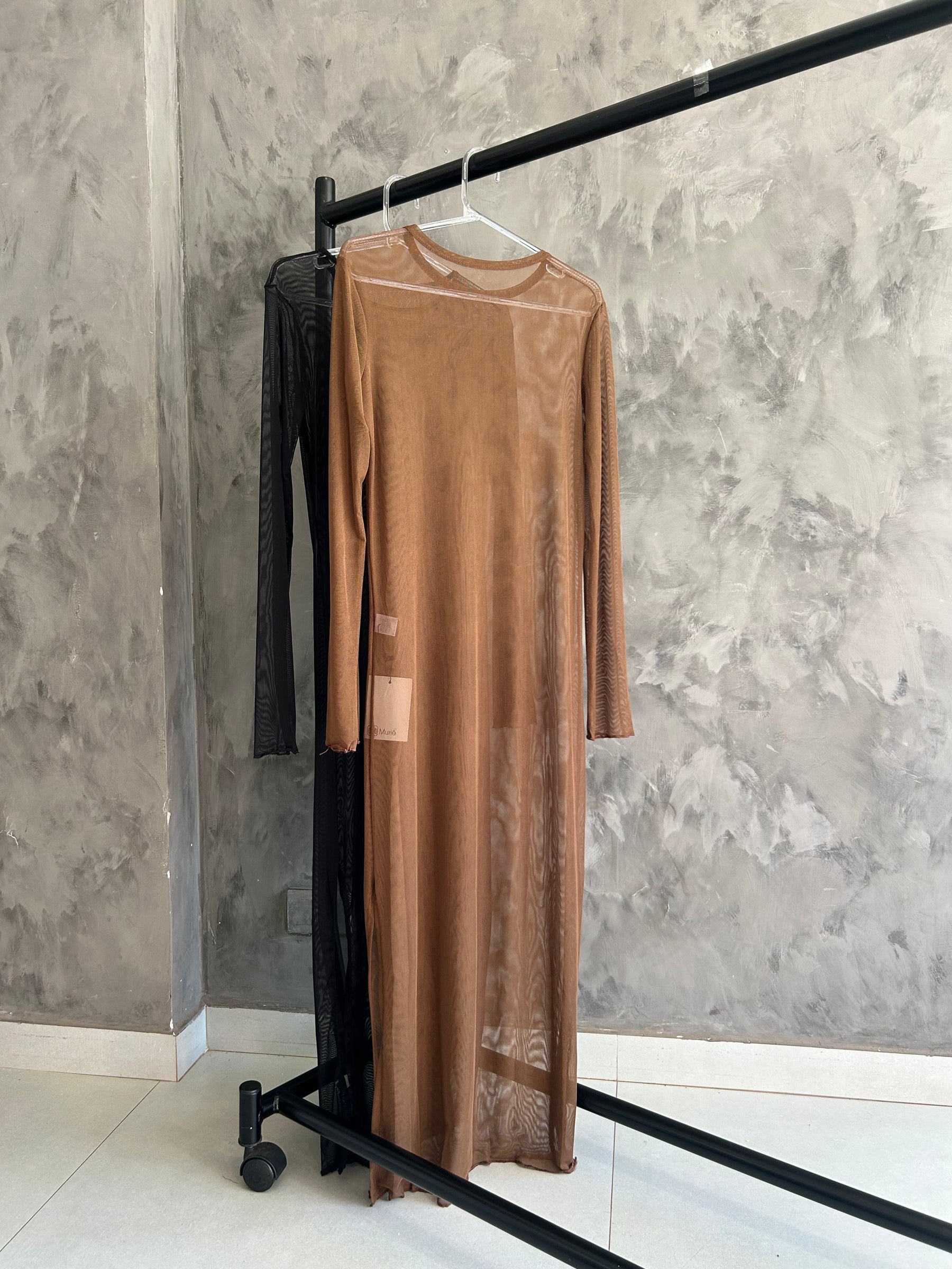 Saída longa tule marrom