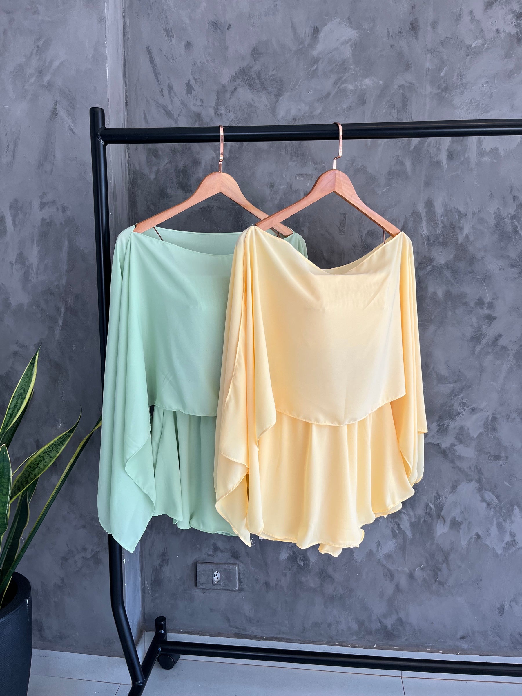 Conjunto Bata e Saia curta- Pietra