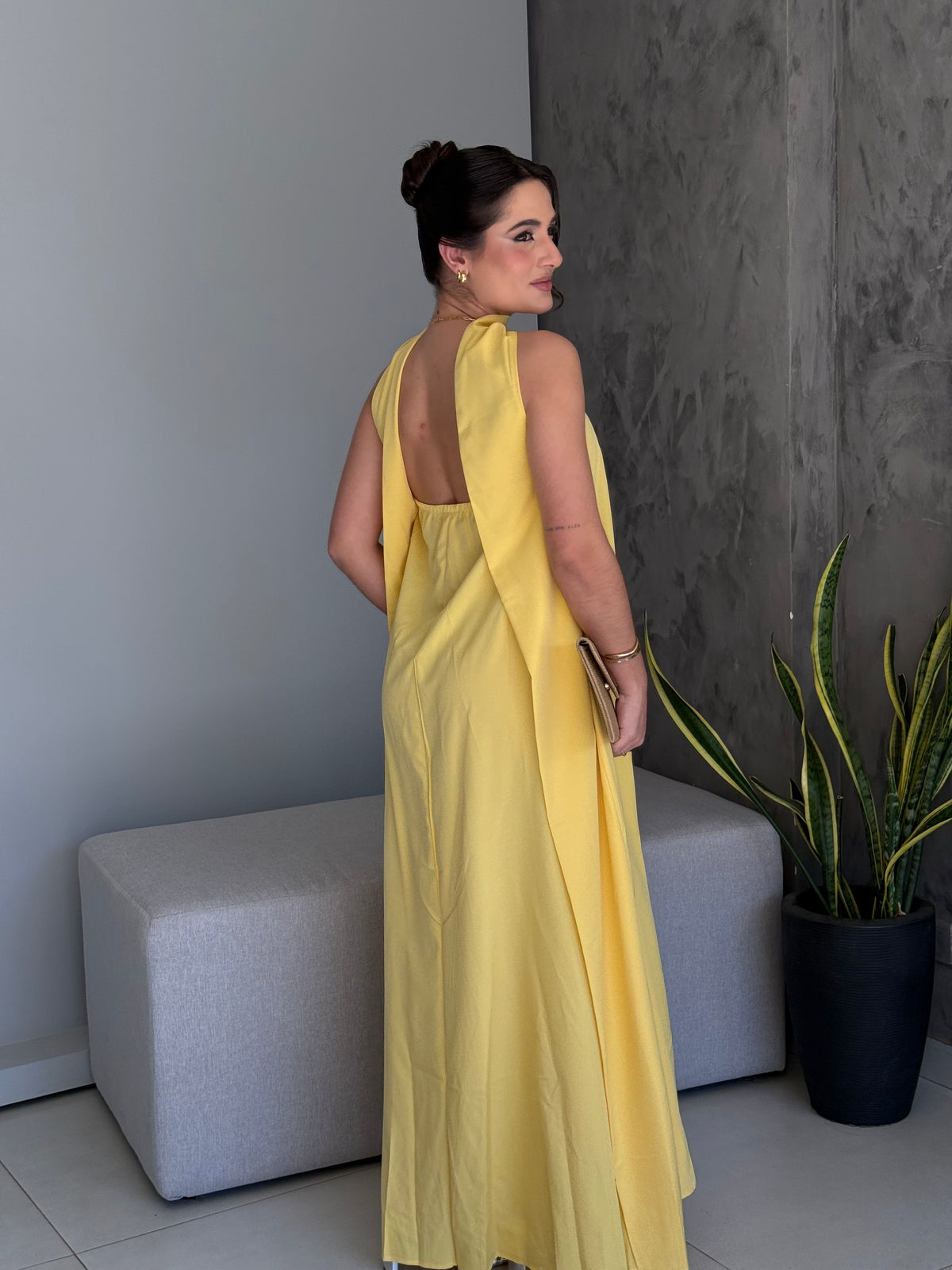 Vestido Longo Amarelo Estruturado Minimalista – Moda Festa Elegante