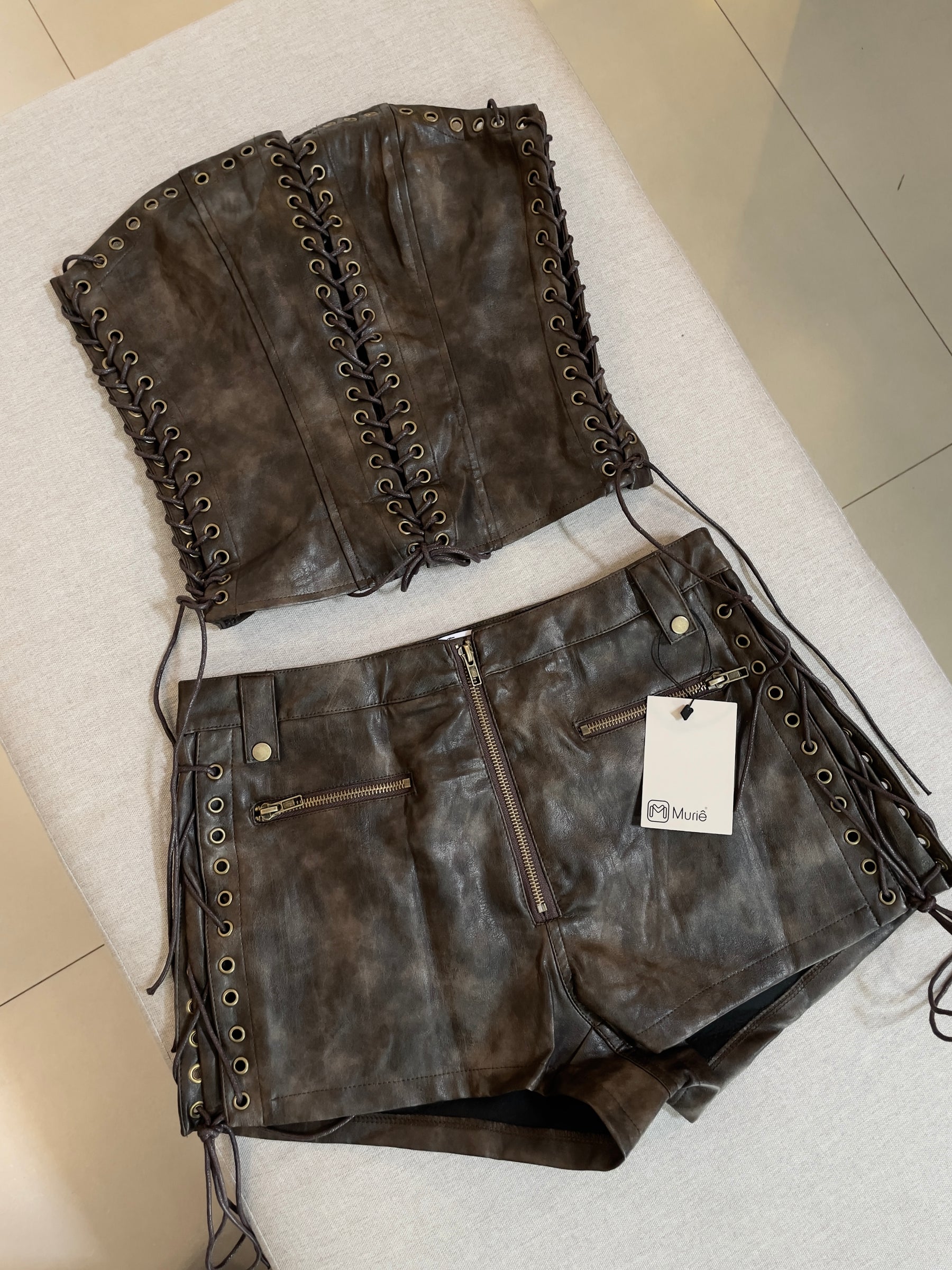 Corset em Couro Ilhós Maisa