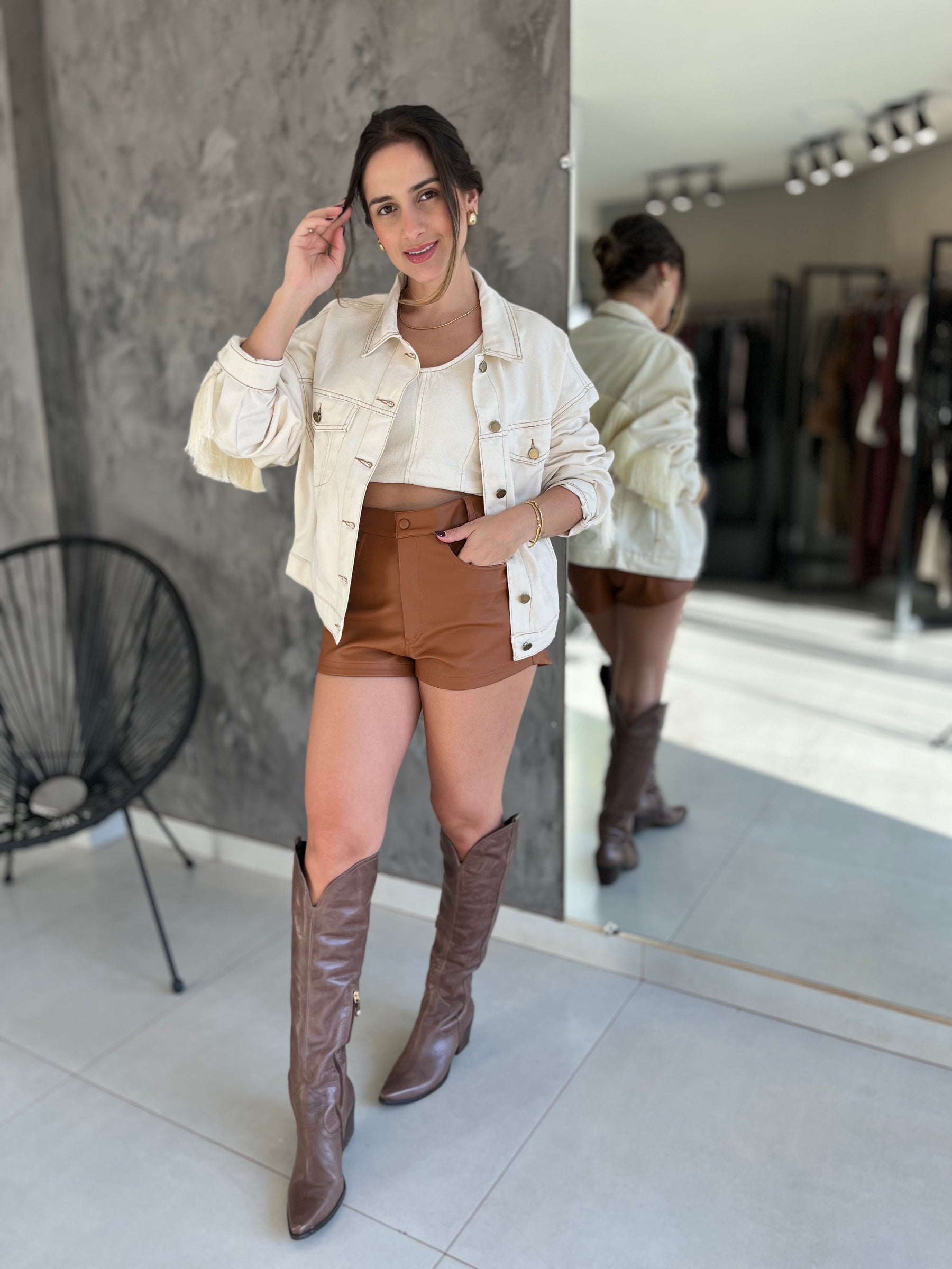 Shorts Feminino Curto de Couro- Leona Martins