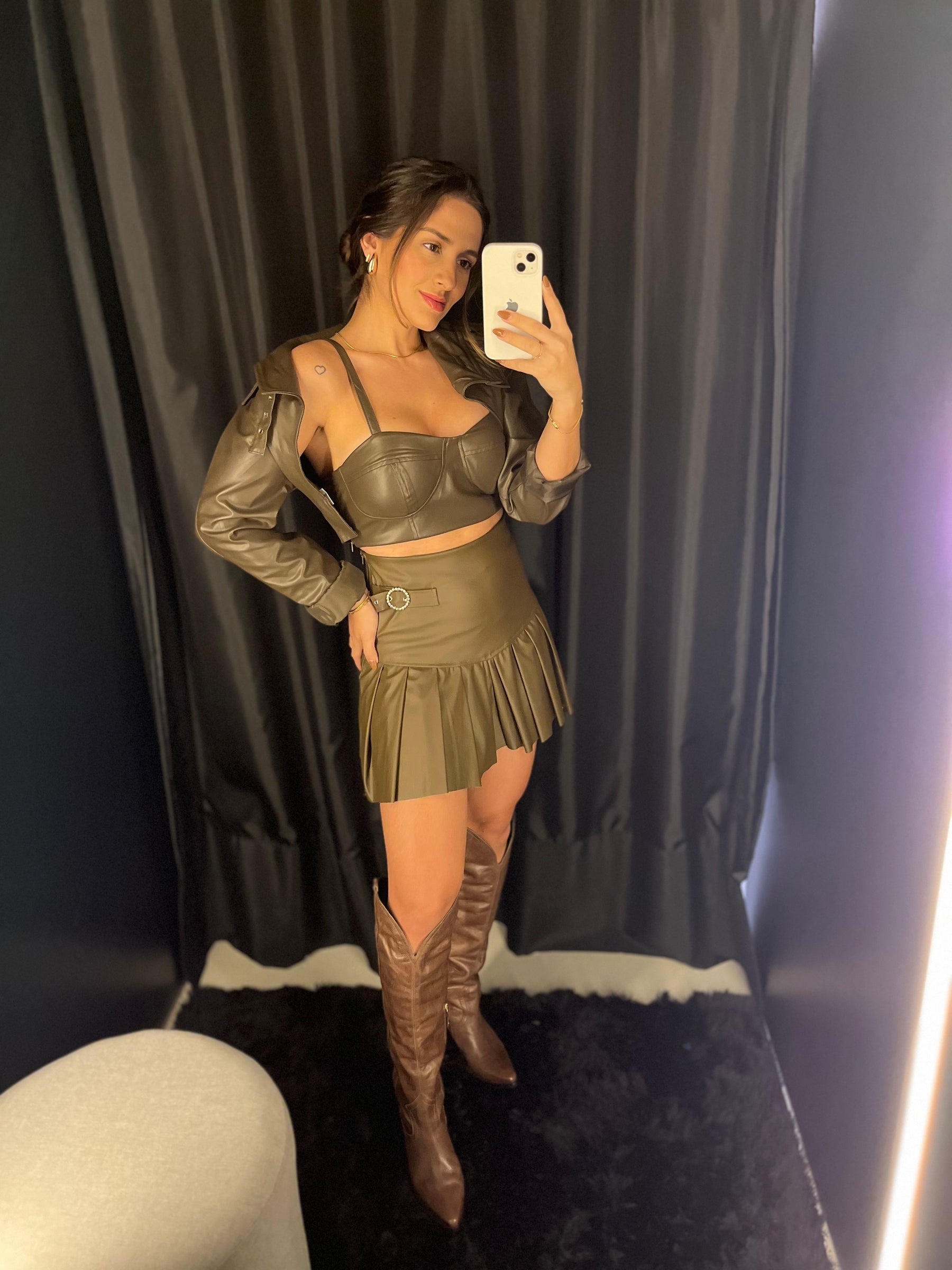 Conjunto Couro Feminino Western Marrom Saia de Pregas