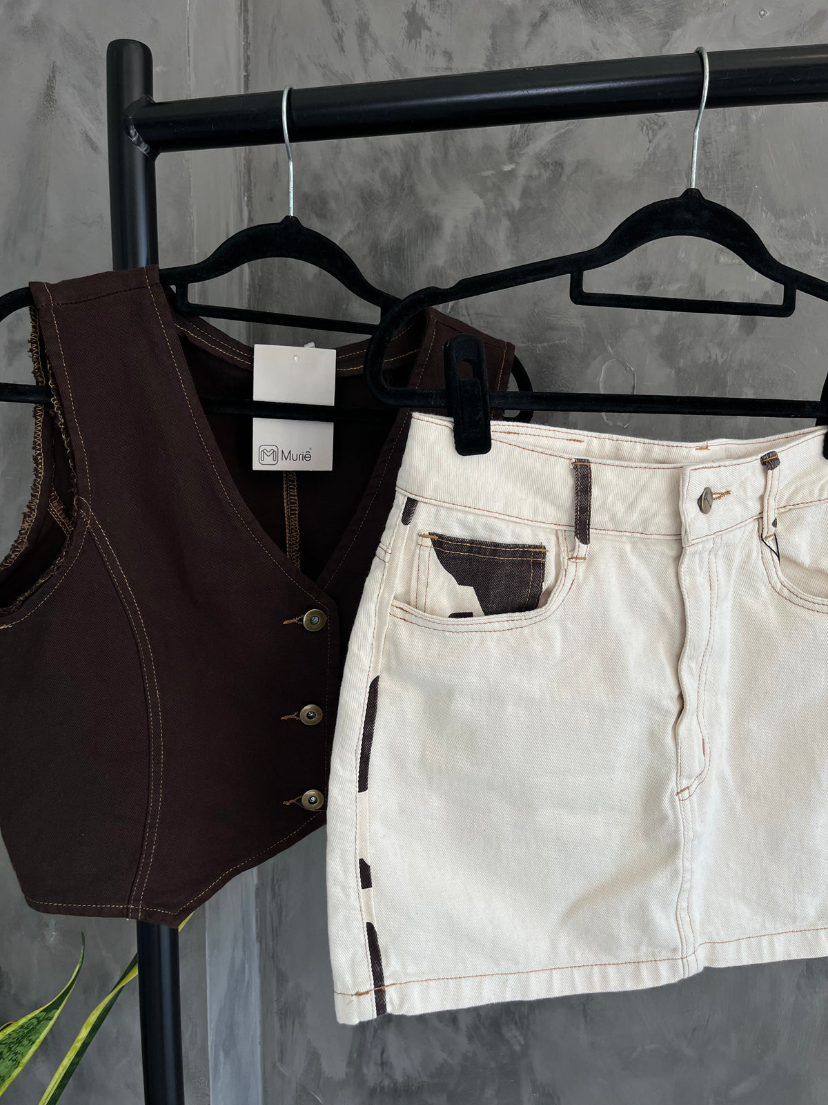 Saia Curta Sarja Off White Cow