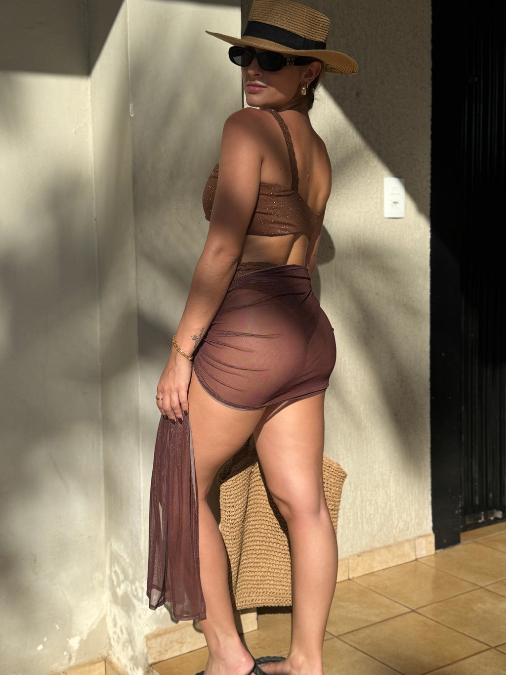 Biquini Hot Pant + canga Resort marrom