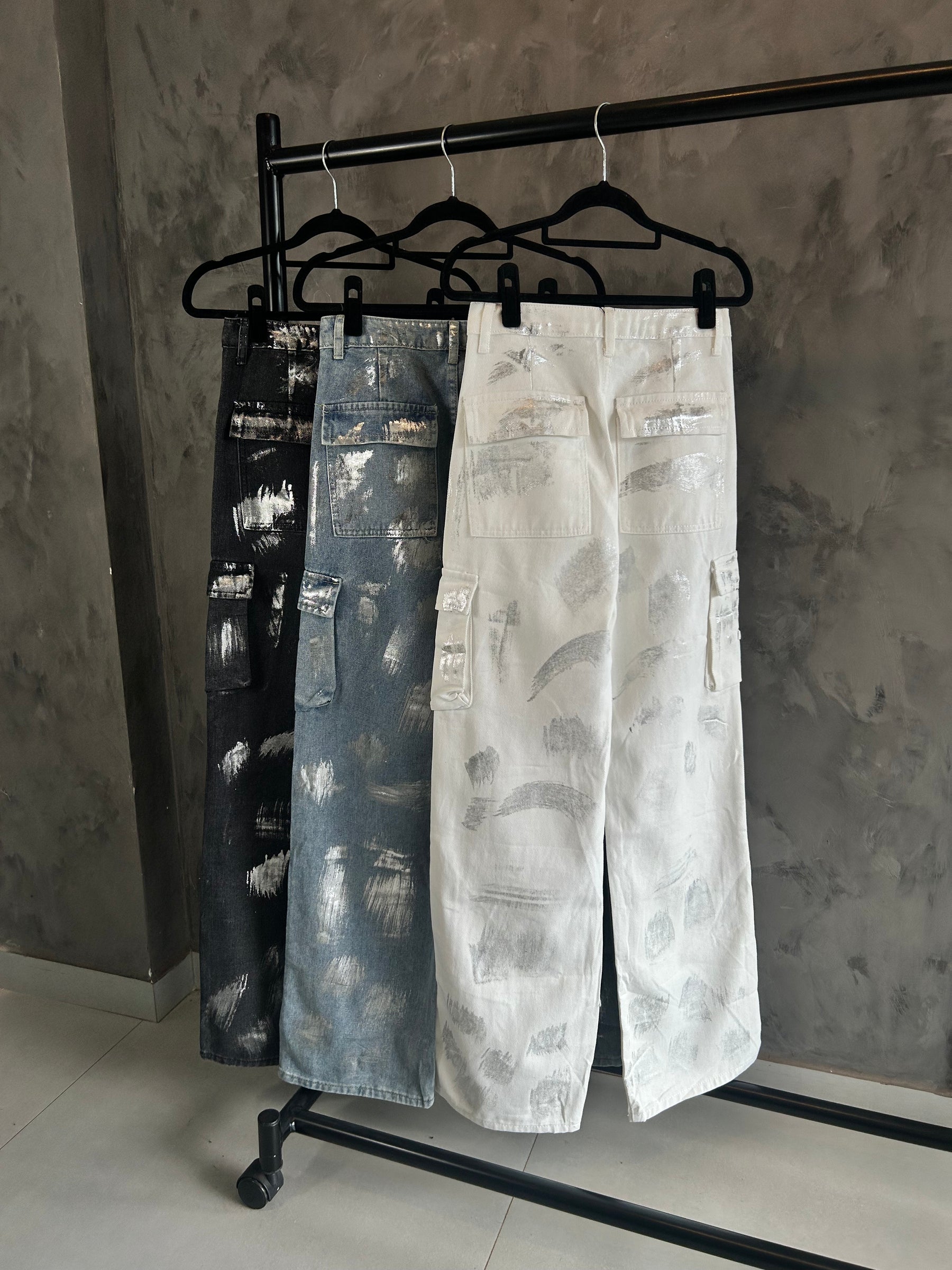 Calça Cargo Jeans Feminina Metalizada com Bolsos