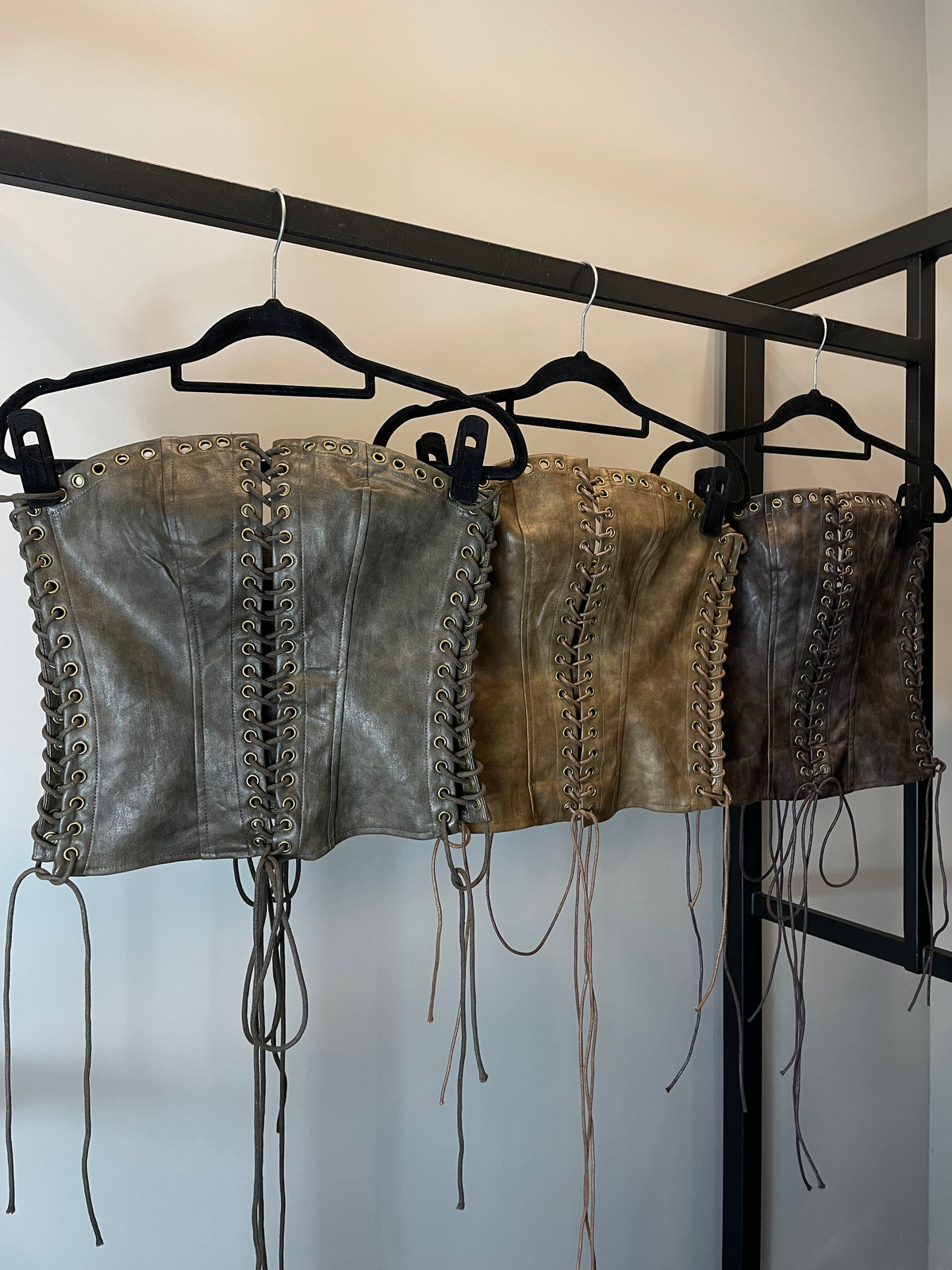 Corset em Couro Ilhós Maisa