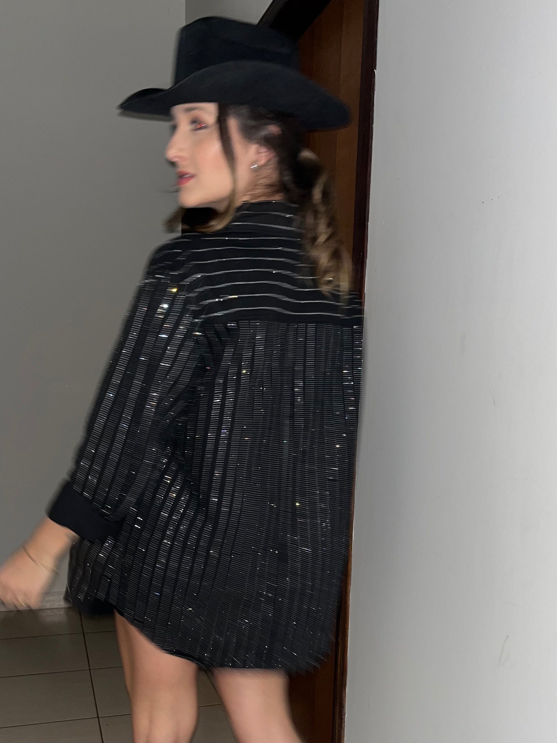 Jaqueta Jeans Oversized com Brilho Strass – Look Ana Castela