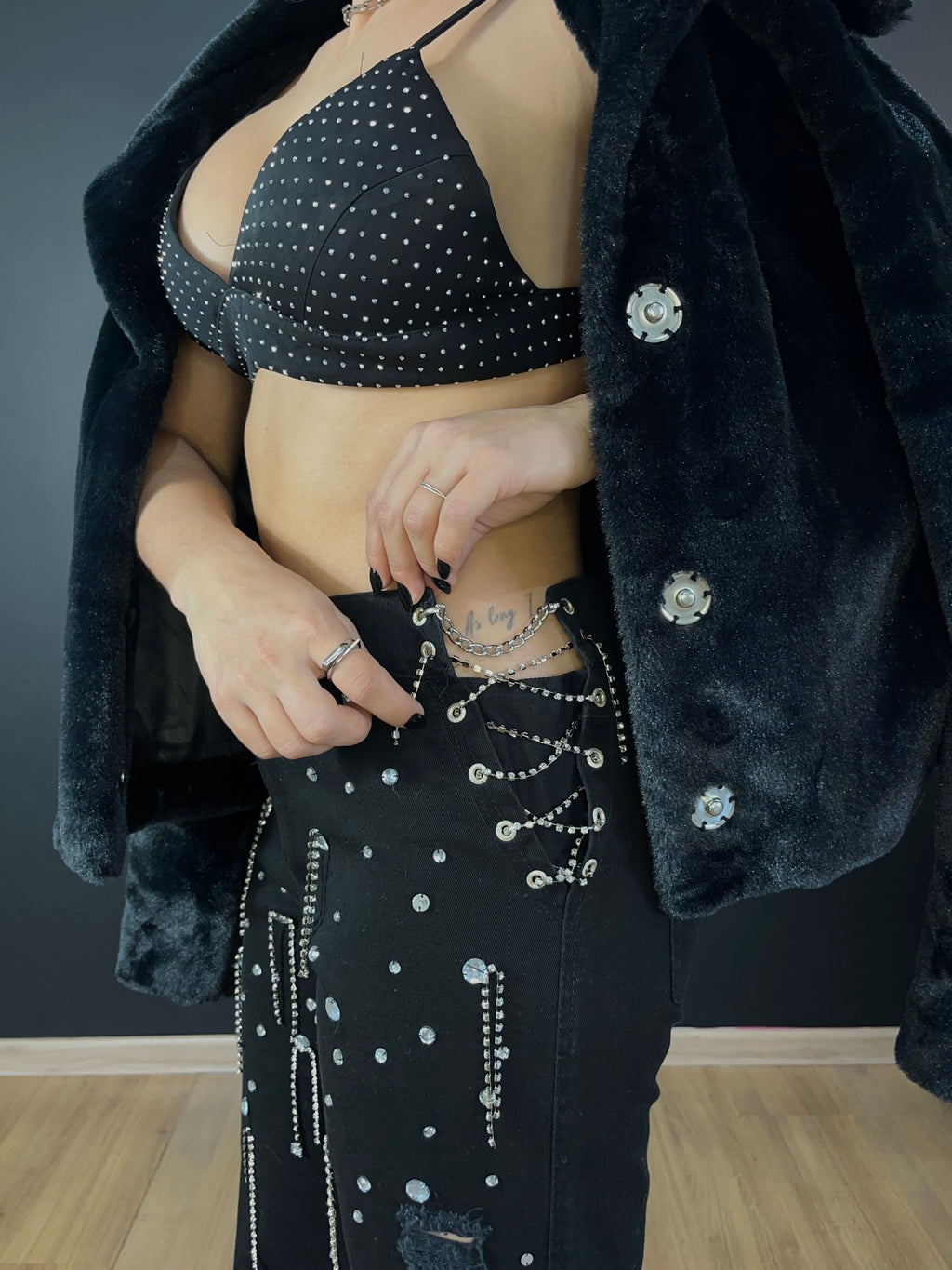 Calça jeans aplicações Mondabelle