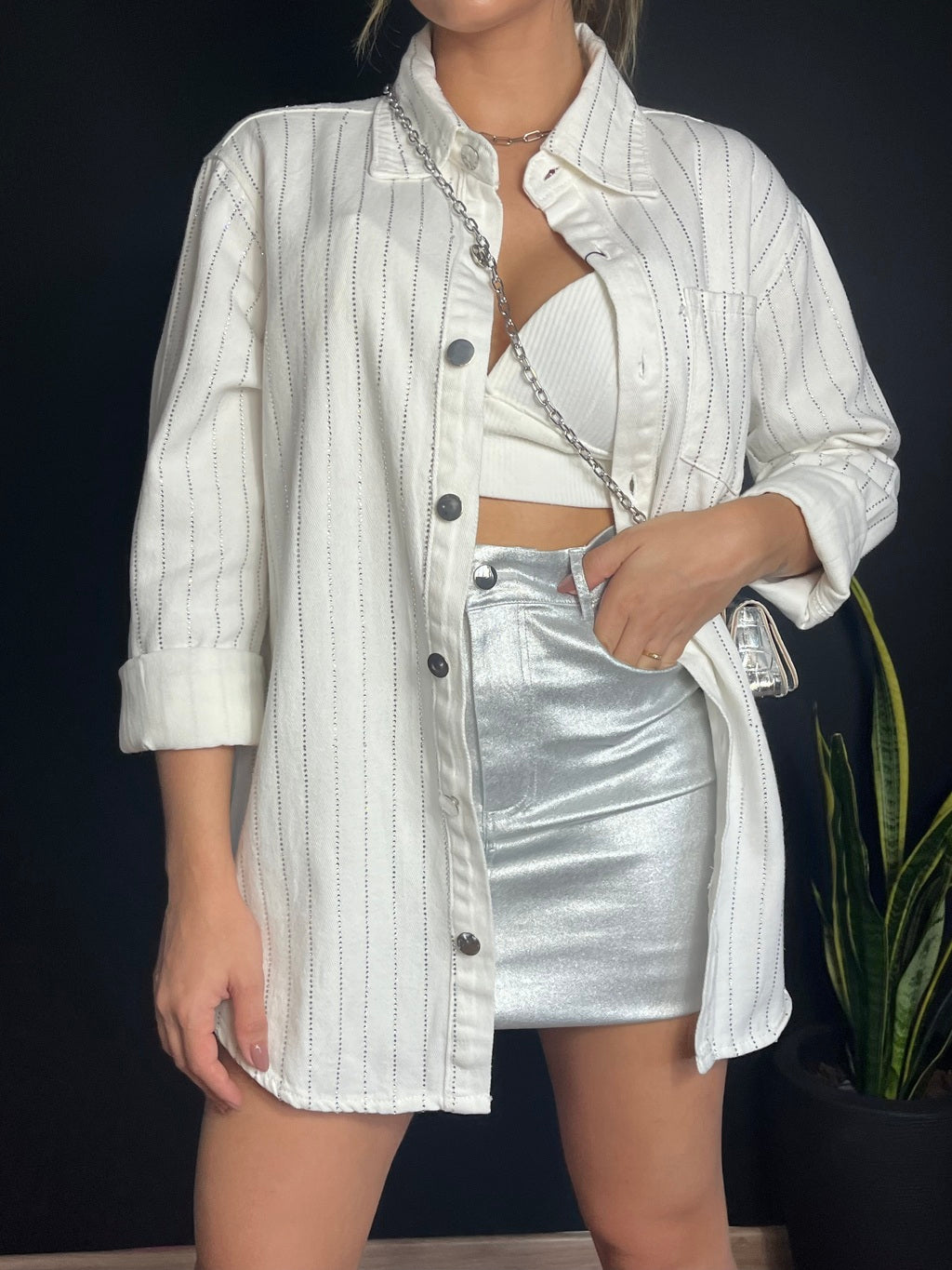 Jaqueta Jeans Oversized com Brilho Strass – Look Ana Castela