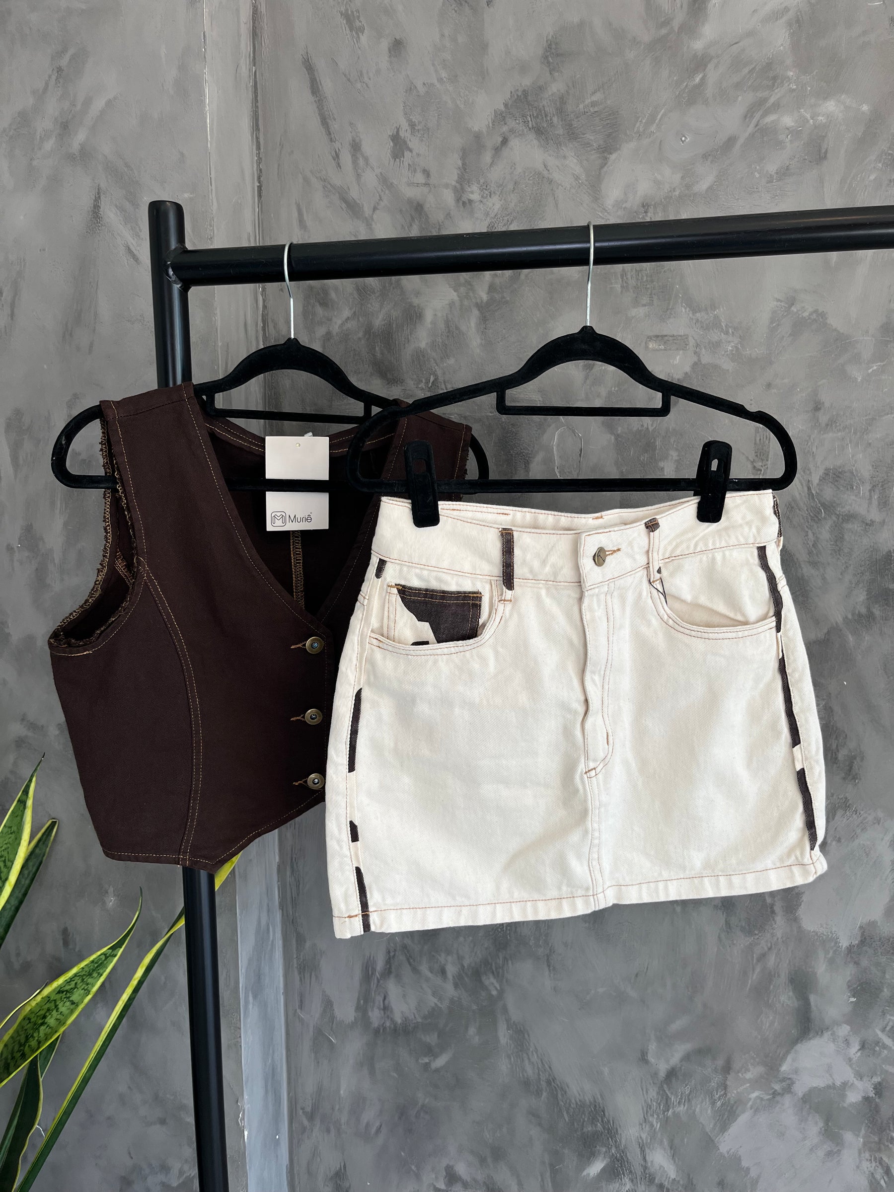 Saia Curta Sarja Off White Cow