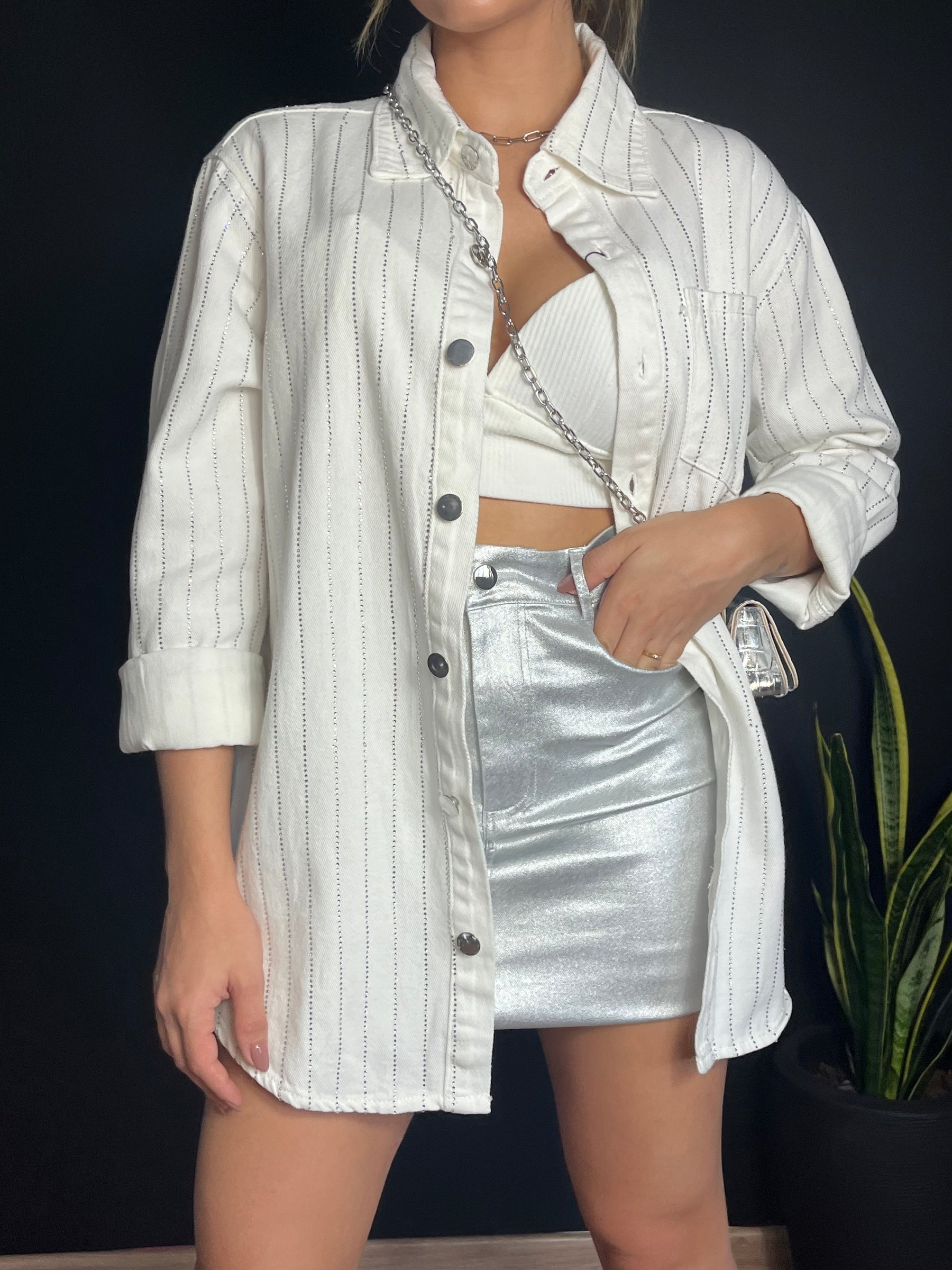 Jaqueta Jeans Oversized com Brilho Strass – Look Ana Castela
