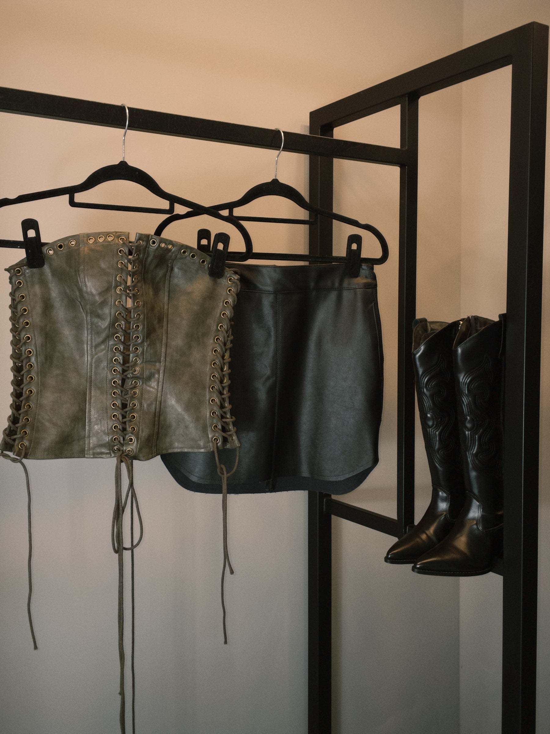 Corset em Couro Ilhós Maisa