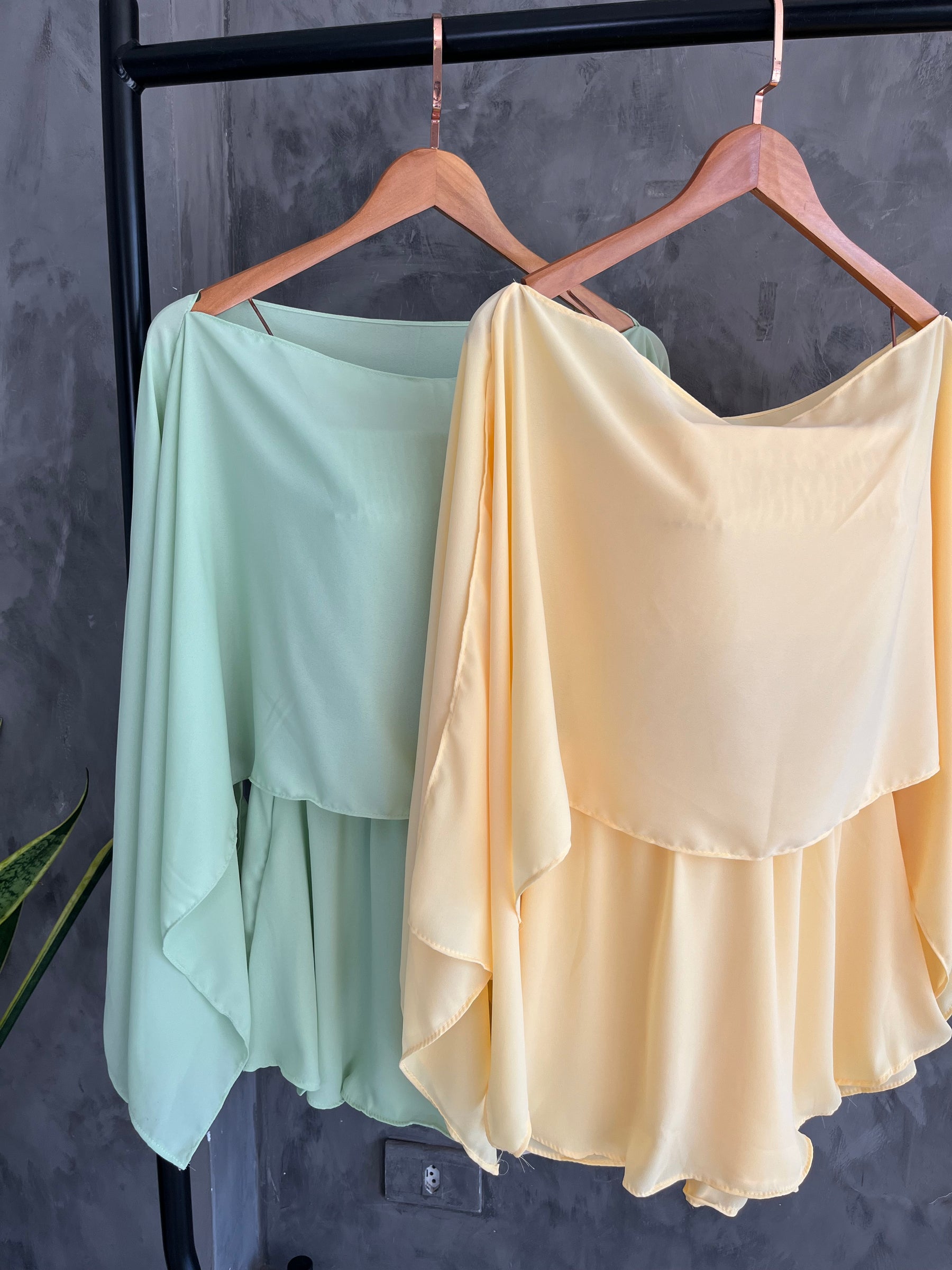 Conjunto Bata e Saia curta- Pietra