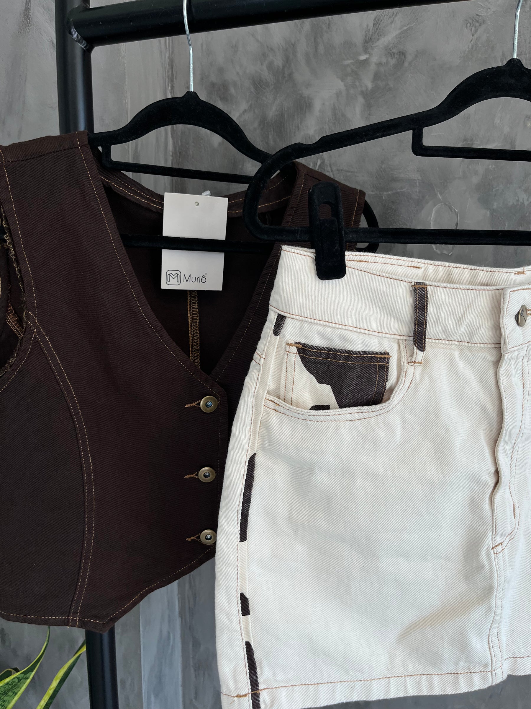 Saia Curta Sarja Off White Cow