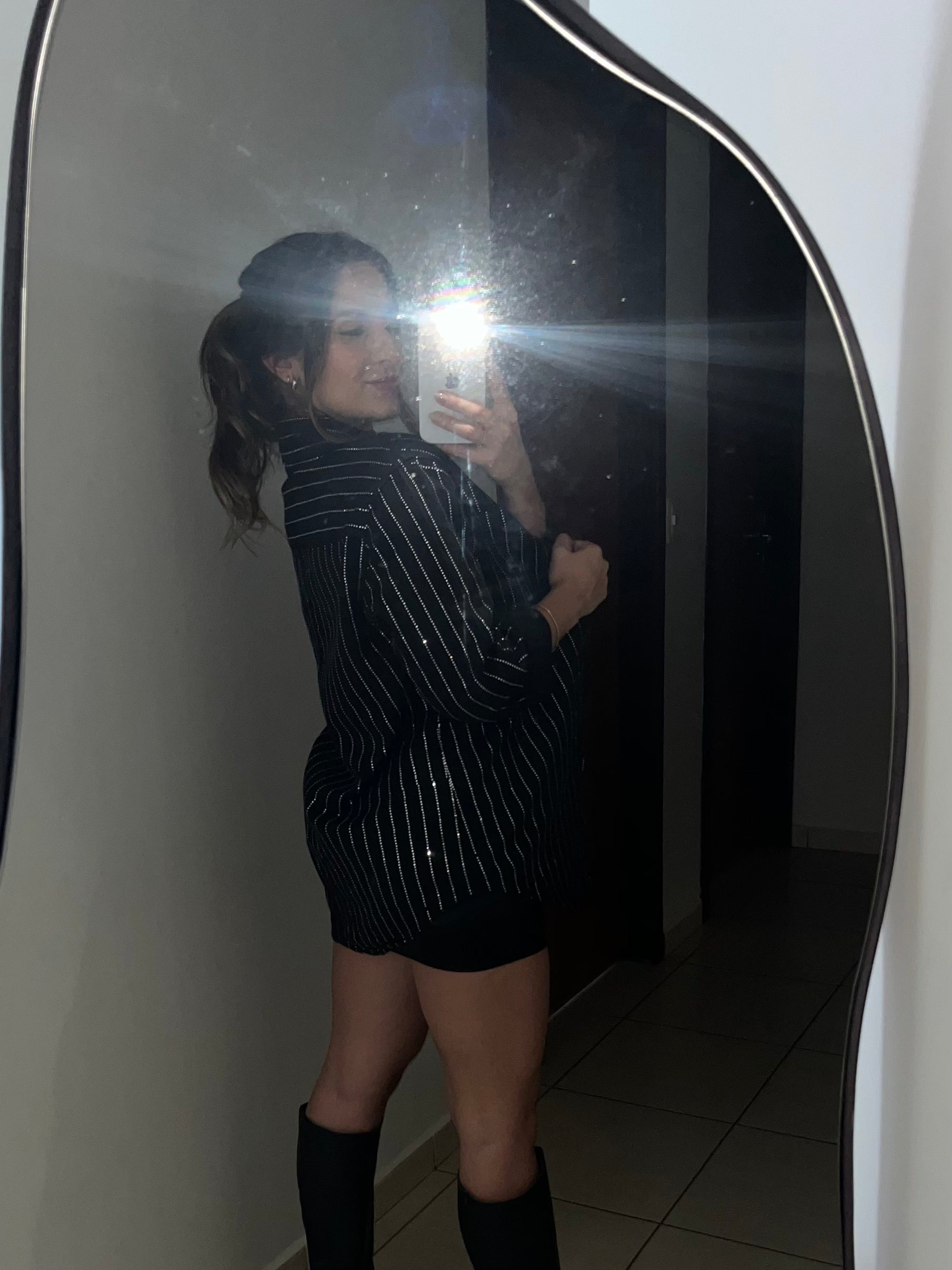 Jaqueta Jeans Oversized com Brilho Strass – Look Ana Castela