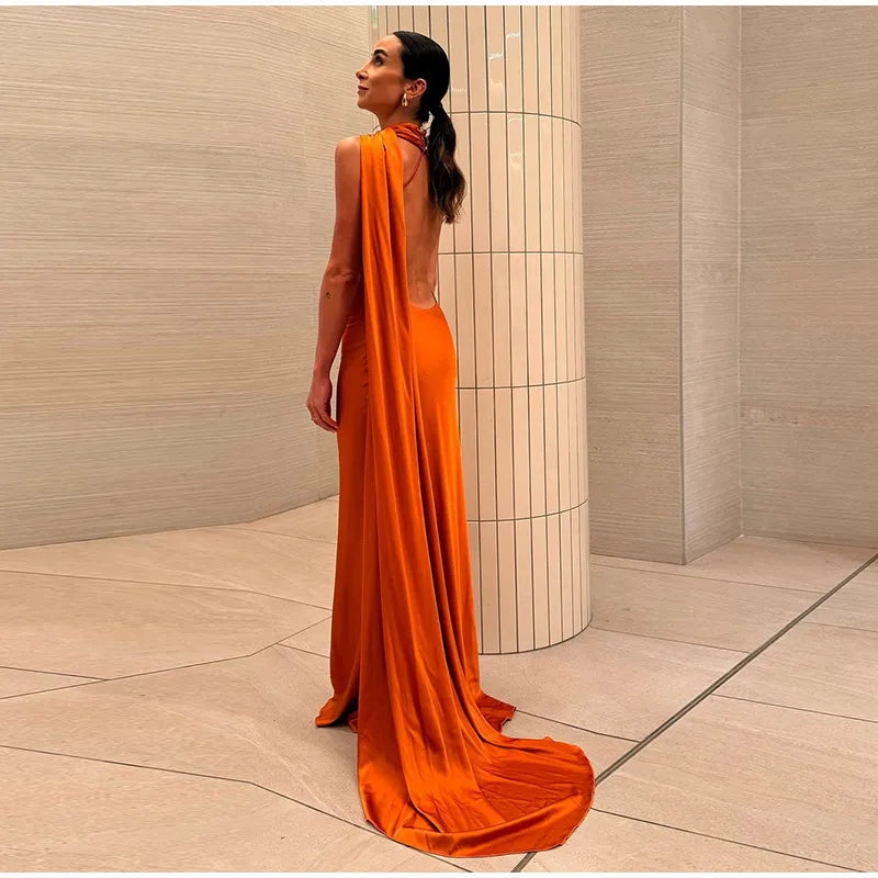 Vestido Longo de Cetim Ombro Único e Capa Lateral Melissa para Festa