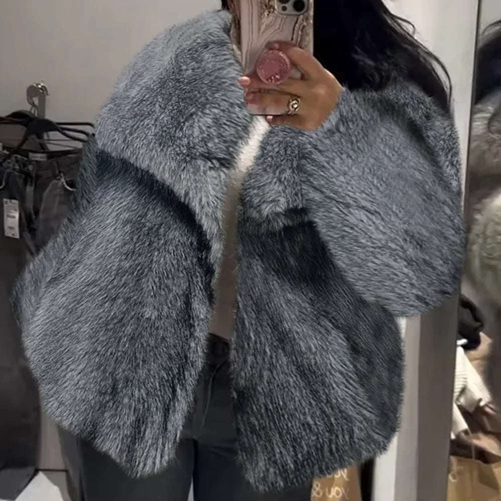 Casaco Feminino de Pelo Sintético – Elegância e Conforto para o Inverno