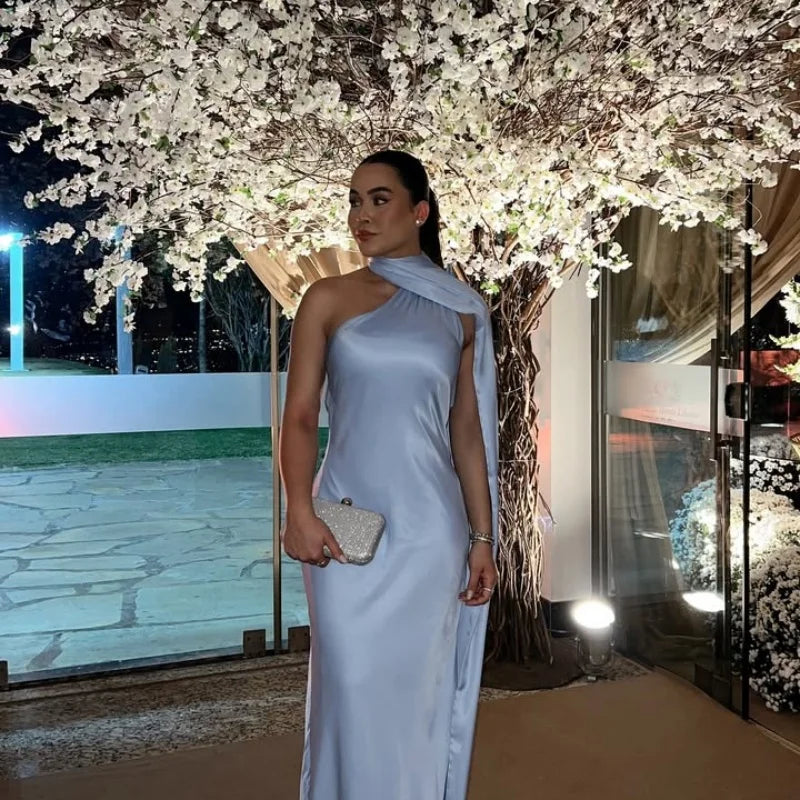 Vestido Longo de Cetim Ombro Único e Capa Lateral Melissa para Festa