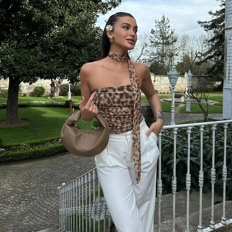 Blusa Feminina Animal Print Tomara que Caia com Gola Lenço – Estilo Fashionista