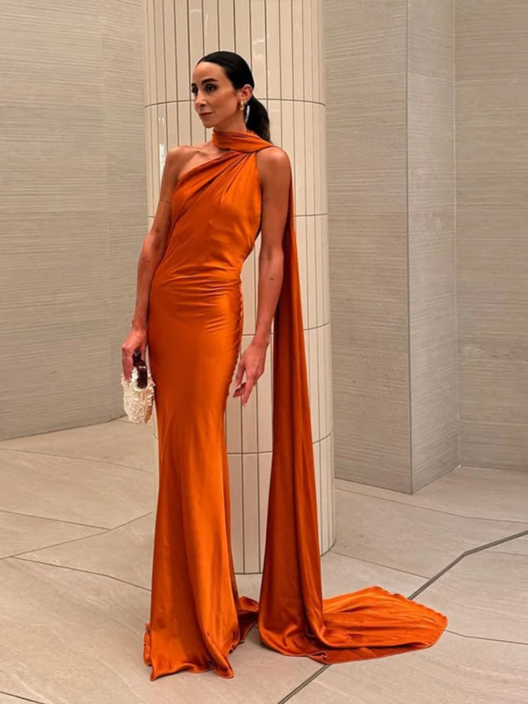 Vestido Longo de Cetim Ombro Único e Capa Lateral Melissa para Festa