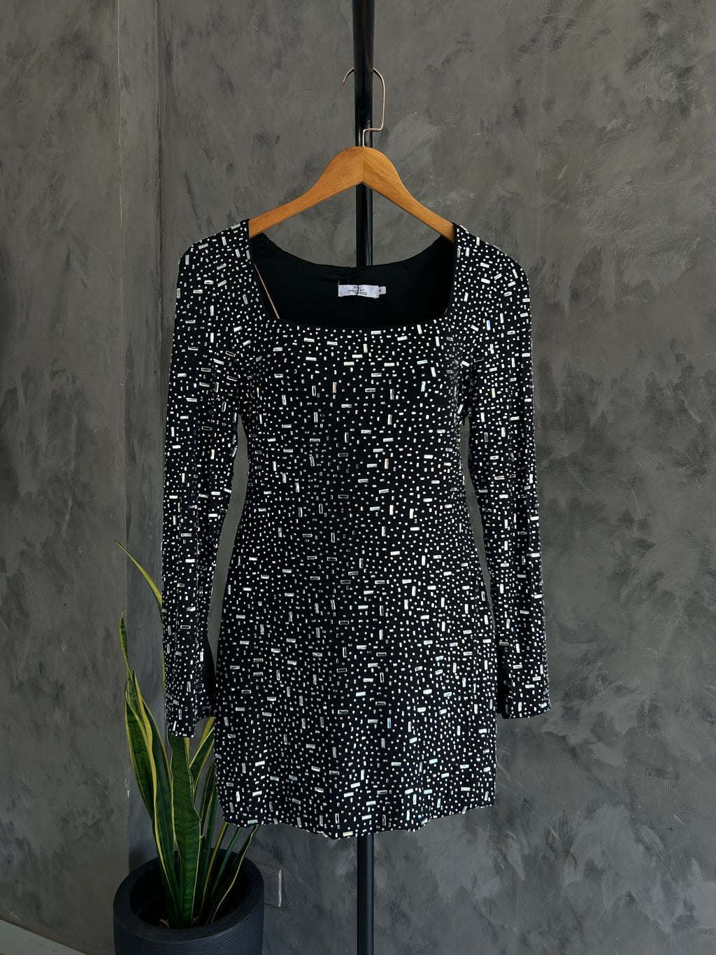 Vestido Manga Longa Cravejado Mix Pedras