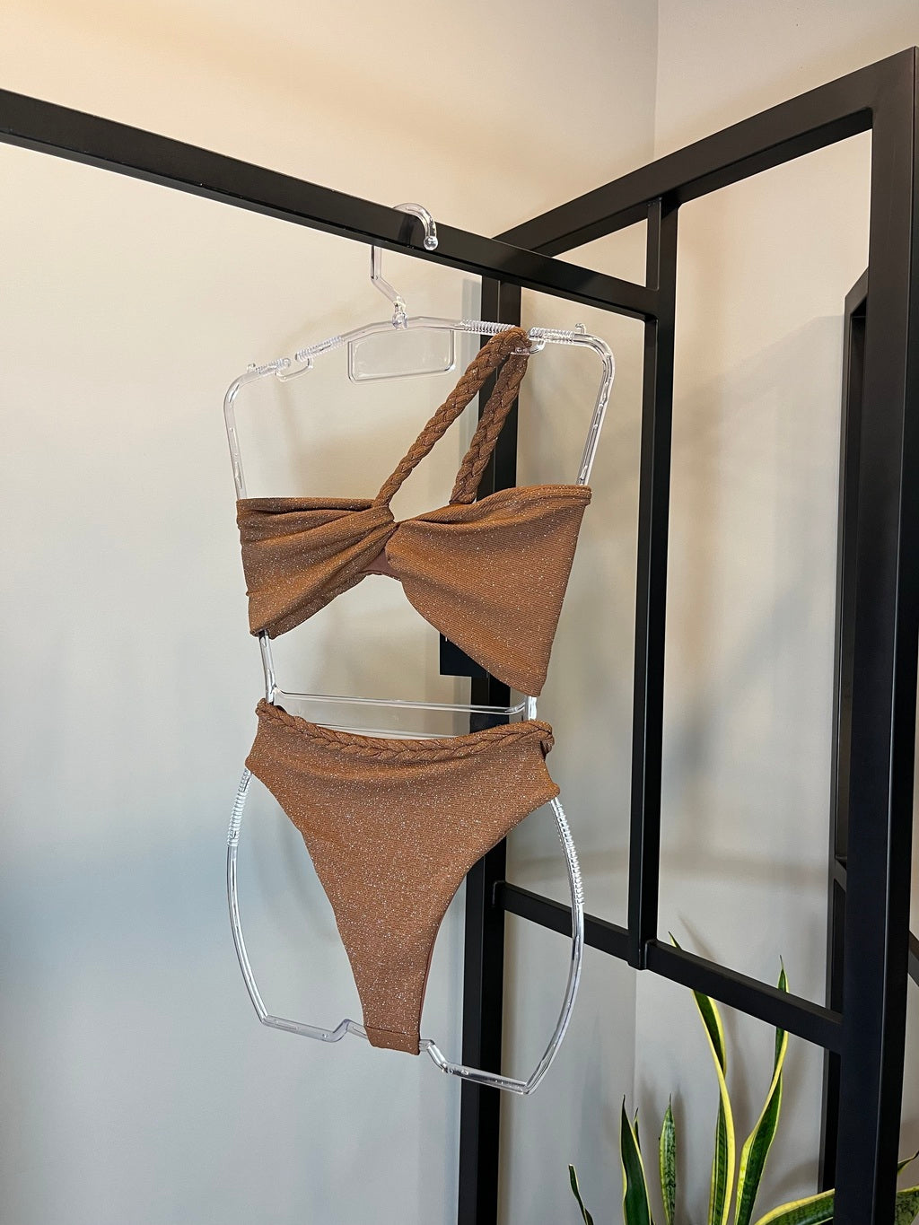 Biquini Hot Pant + canga Resort marrom