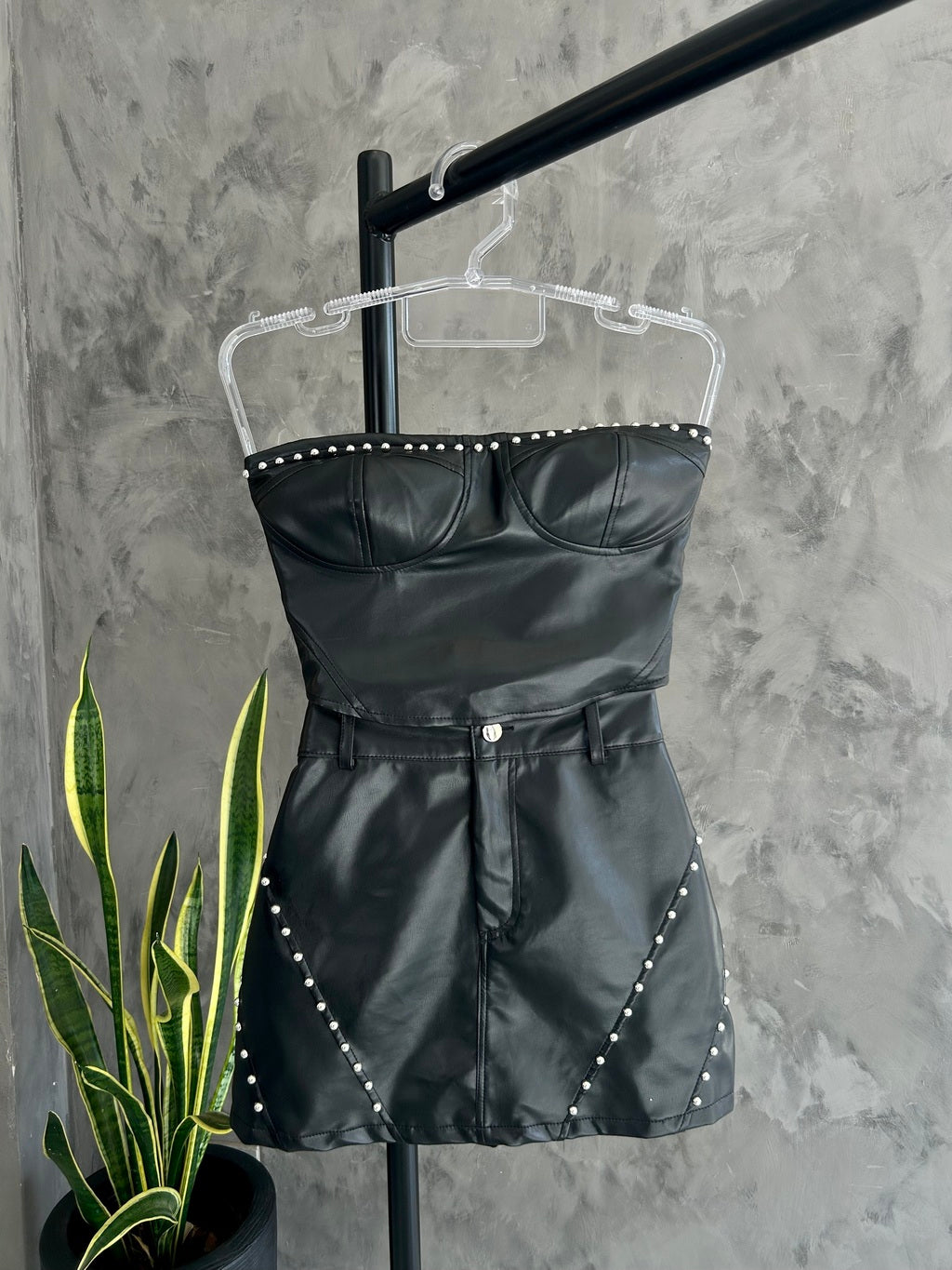Conjunto Feminino em Couro com Tachas Western
