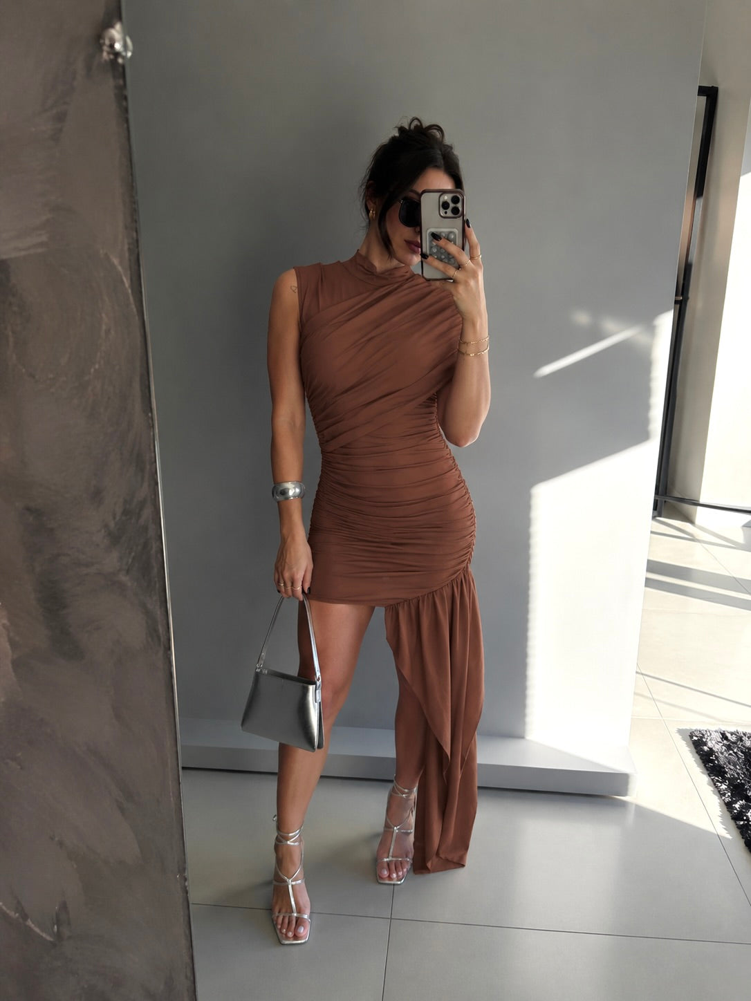Vestido Curto Drapeado Cauda