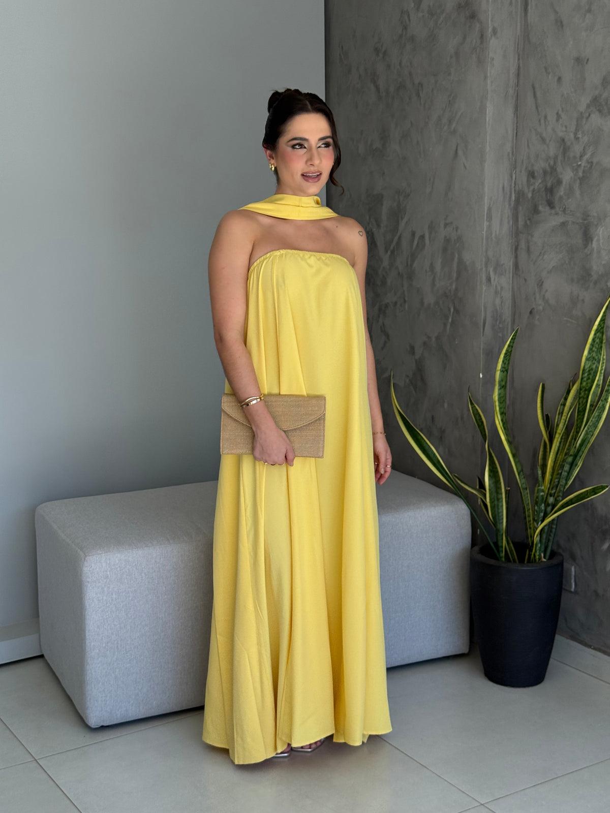 Vestido Longo Amarelo Estruturado Minimalista – Moda Festa Elegante