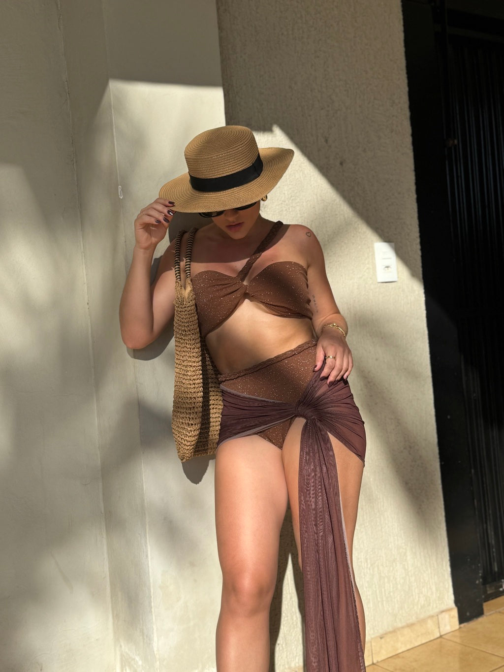 Biquini Hot Pant + canga Resort marrom