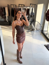 Saia Curta de Couro - Leona Martins