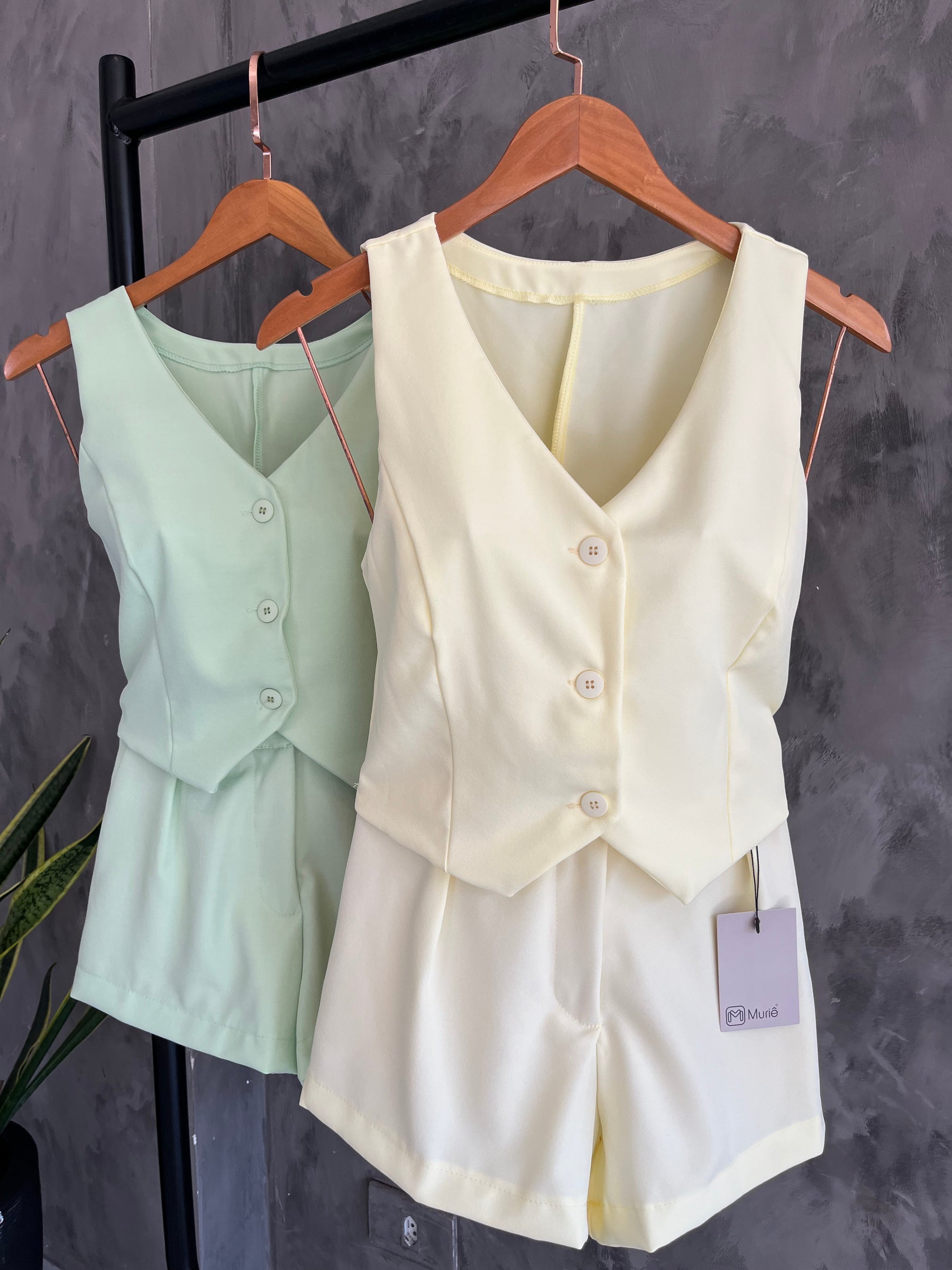 Conjunto Alfaiataria Shorts e Colete- Bi Bella