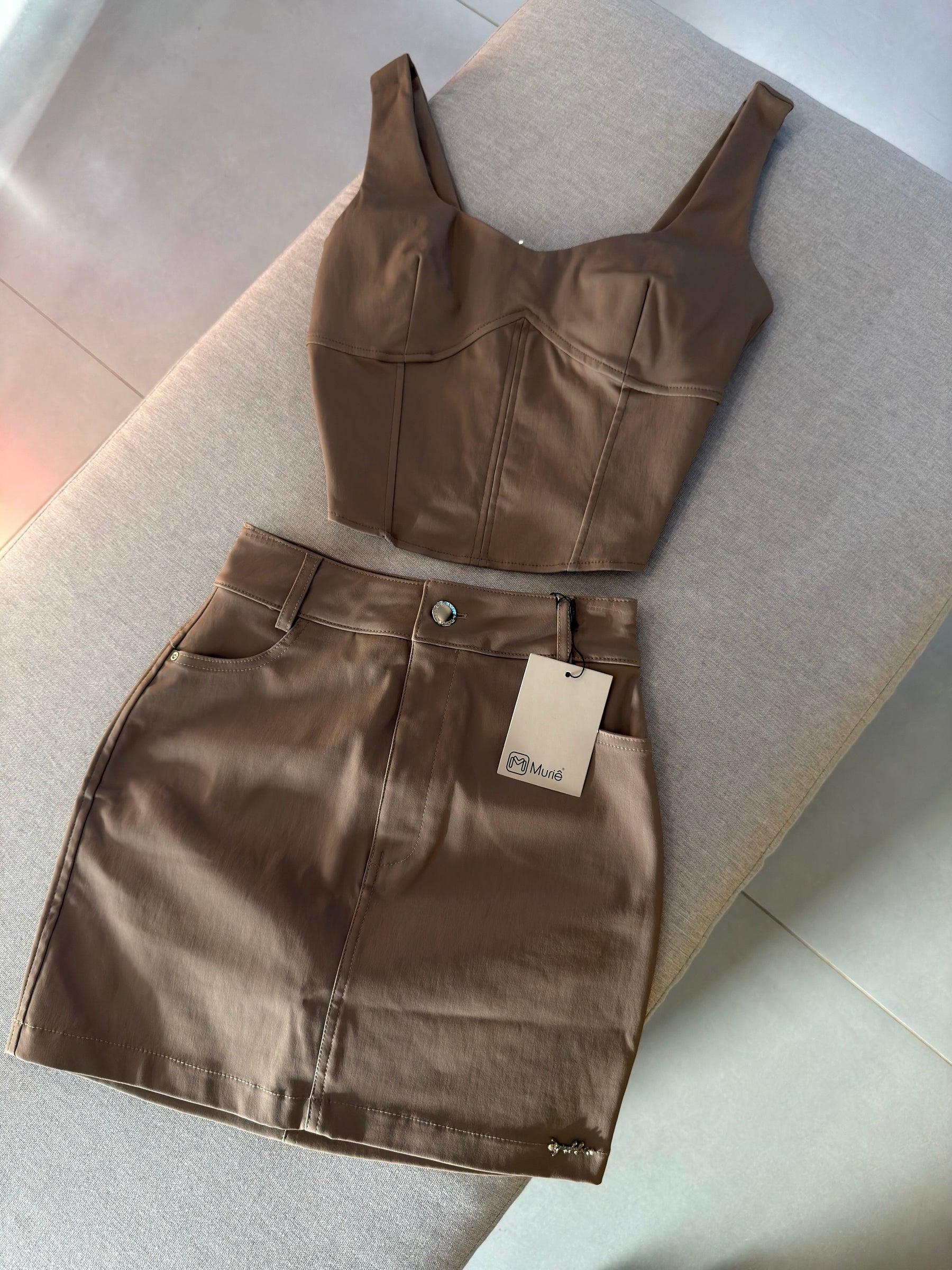 Conjunto Resinado Saia e Cropped - Yeskla