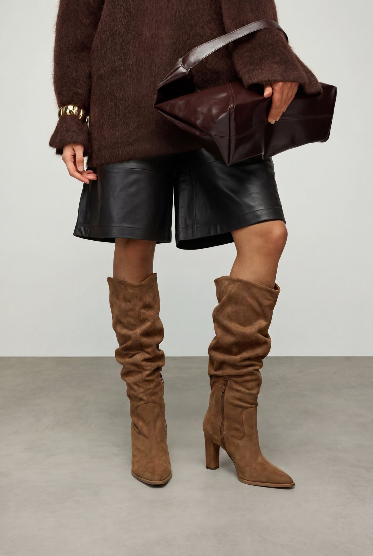 Bota Camurça Slouchy Betina Caramelo