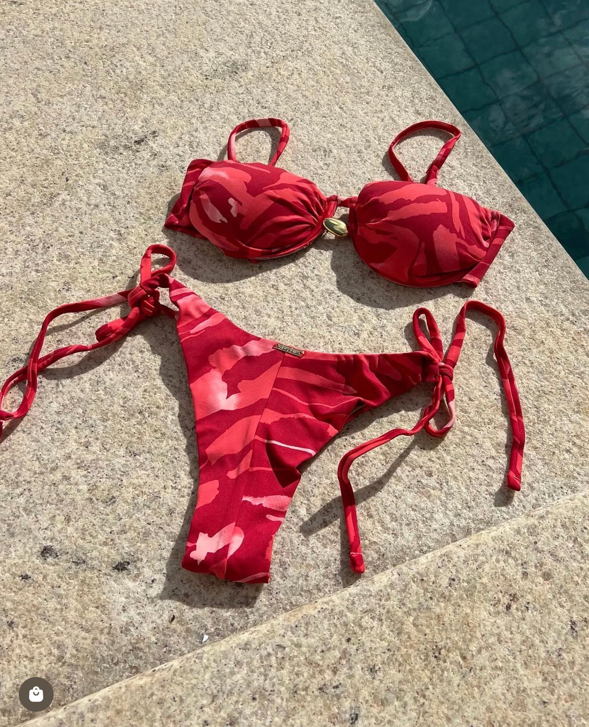 Biquini bojo e aro tropicaliente vermelho
