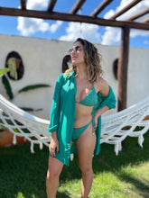 Camisa verde saída de praia