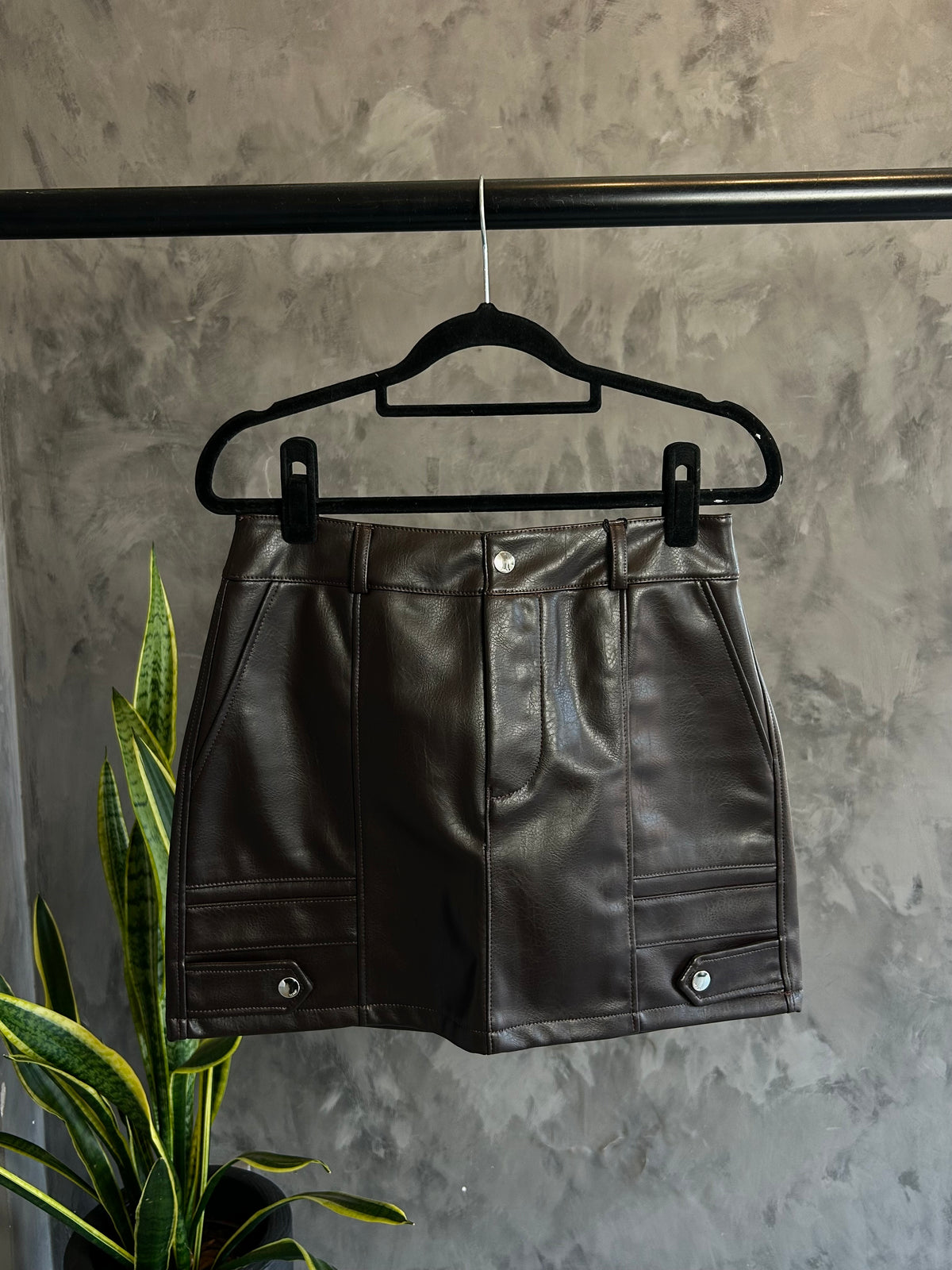 Saia Curta de Couro - Yeskla