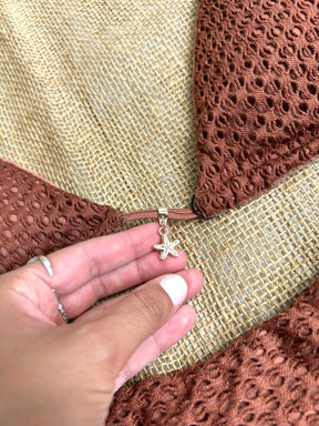 Biquini cortininha crochet Loren marrom