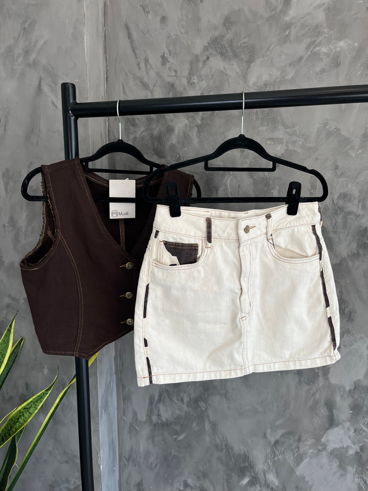 Saia Curta Sarja Off White Cow