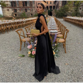 Vestido Longo de Cetim Ombro Único e Capa Lateral Melissa para Festa