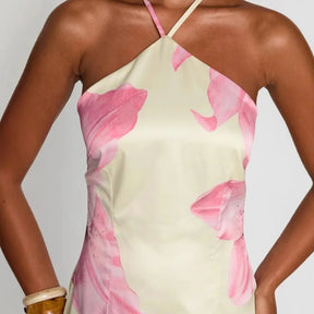 Vestido Curto Floral Rosa e Creme com Alças Halter – Look Feminino Elegante