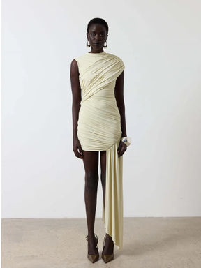 Vestido Feminino Curto Drapeado Assimétrico com Gola Alta – Moda Festa Elegante
