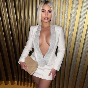 Vestido Blazer Branco com Brilho e Decote Profundo – Moda Festa Luxuosa