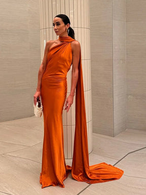 Vestido Longo de Cetim Ombro Único e Capa Lateral Melissa para Festa