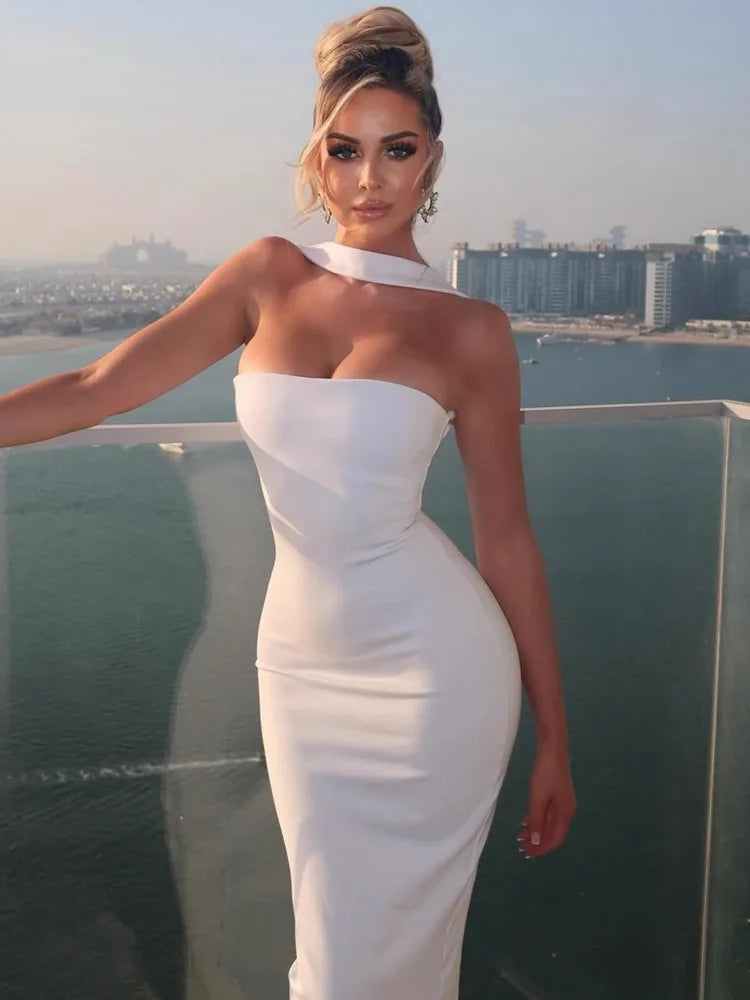 Vestido Longo Branco Justo com Decote Assimétrico – Moda Festa Elegante