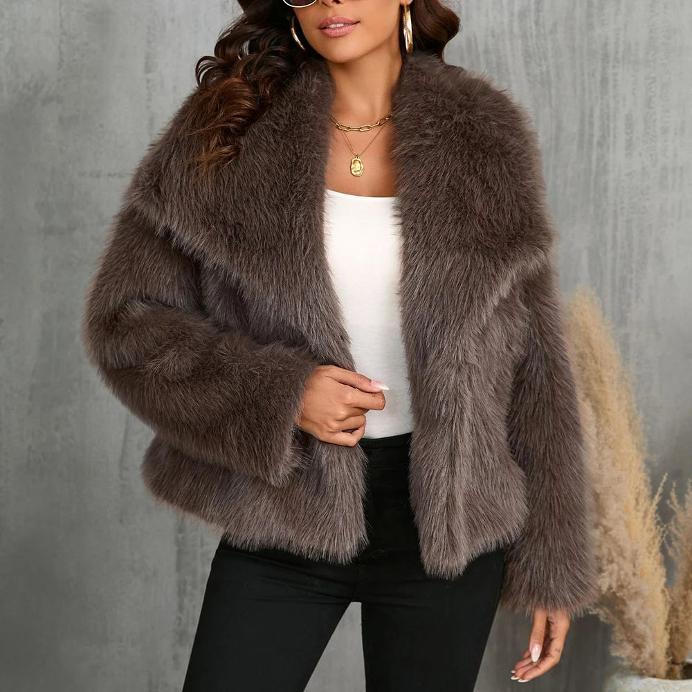 Casaco Feminino de Pelo Sintético – Elegância e Conforto para o Inverno