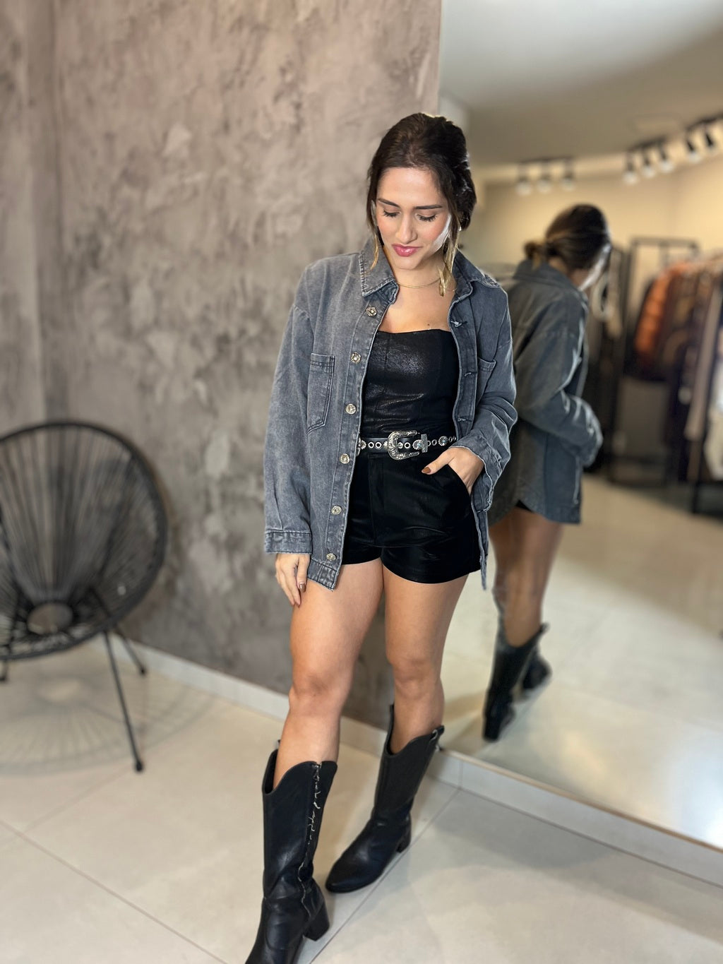 Shorts couro em veludo